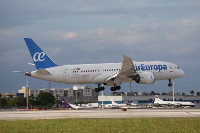 Boeing 787-8 (EC-MPE) - Landing at Miami International on the evening of the 2nd June, 2018.