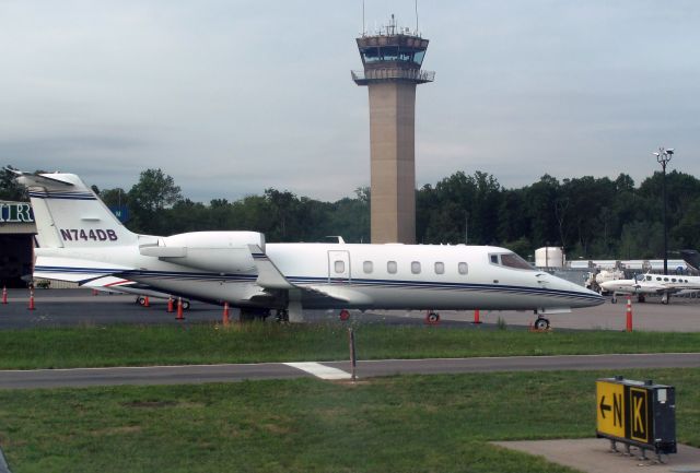 Learjet 60 (N744DB)