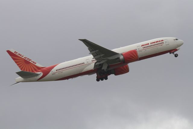 BOEING 777-200LR (VT-ALE)