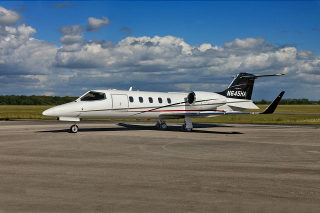 Learjet 31 (N645HA)