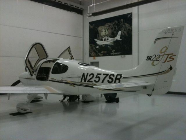 Cirrus SR-22 (N257SR)