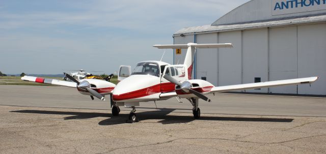 Beechcraft Duchess (N6712A)