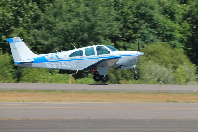 Beechcraft Bonanza (33) (N3742Q)