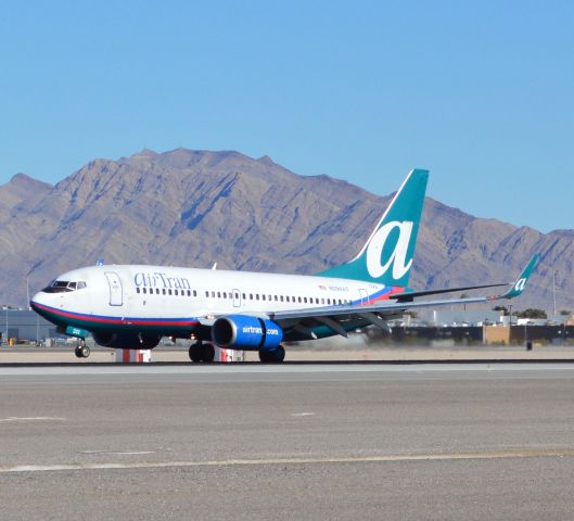 Boeing 737-700 (N284AT)