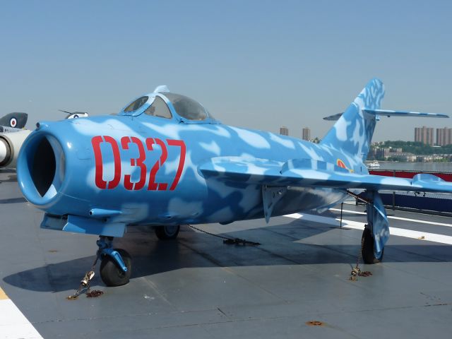 NVA0327 — - 6-7-2009: USS Intrepid, New York
