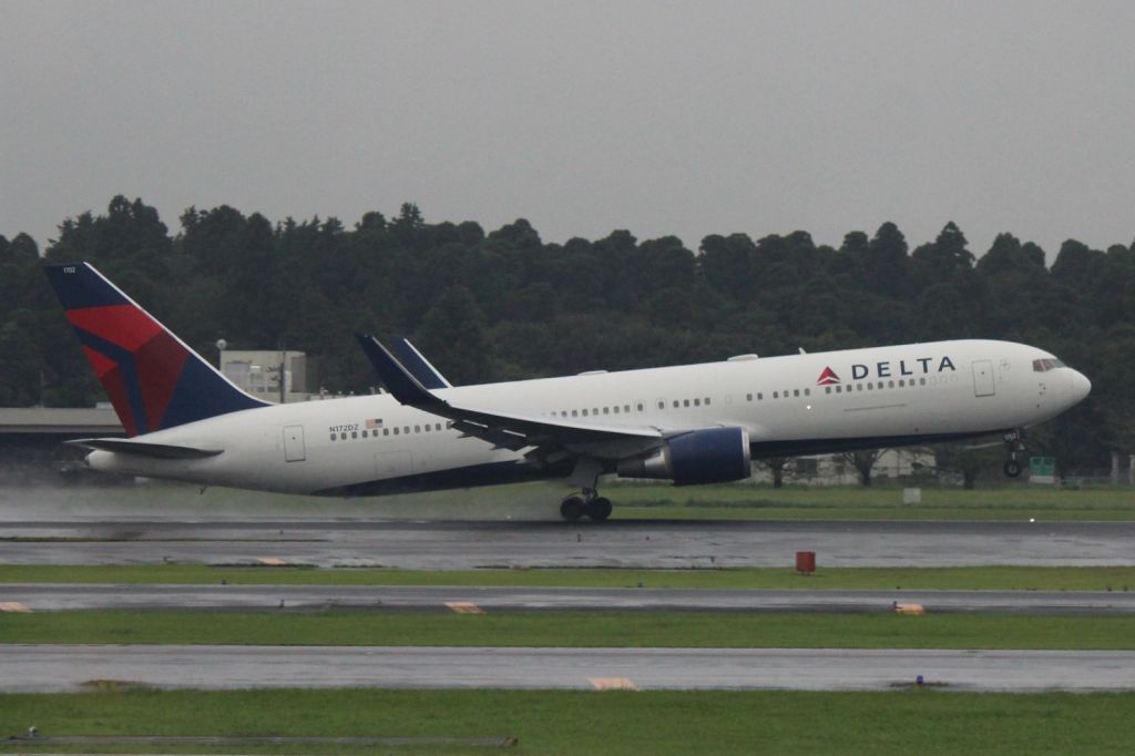 BOEING 767-300 (N172DZ)