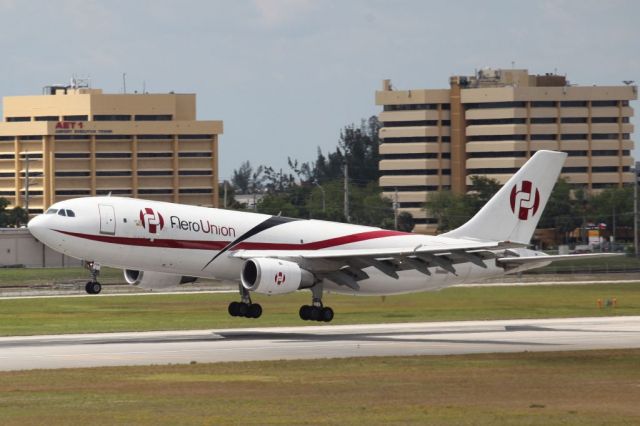 Airbus A300F4-200 (XA-FPP) - Landing at MIA on the 29th of April.