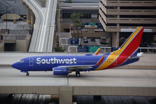 Boeing 737-700 (N729SW)