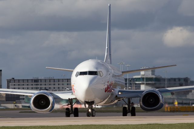 BOEING 737-300 (G-GDFL) - EXS863 lining up on 23L for the flight to Murcia.