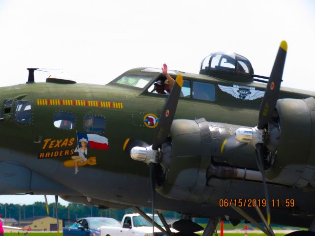 Boeing B-17 Flying Fortress (N7227C)