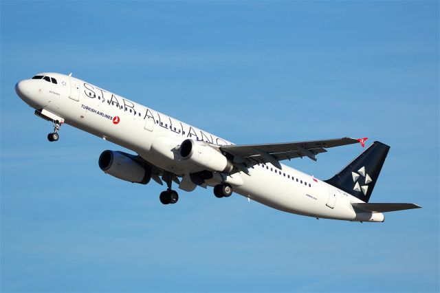 Airbus A321 (TC-JRA)