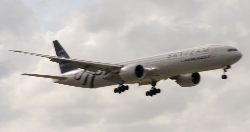 BOEING 777-300ER (F-GZNT)