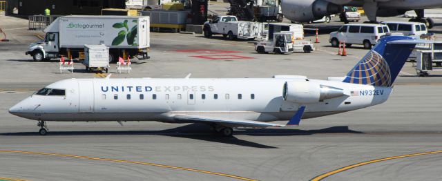 Canadair Regional Jet CRJ-200 (N932EV) - 8-10-16