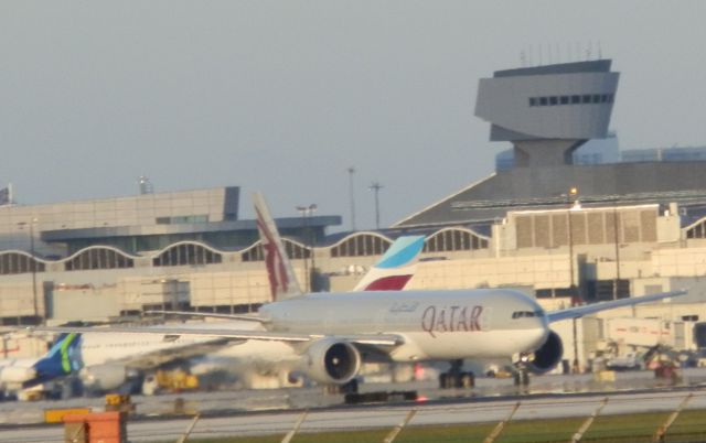 BOEING 777-300ER (A7-BAN)
