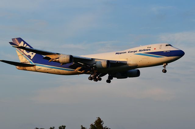 Boeing 747-400 (JA08KZ) - I take a picture on Aug 18, 2017.