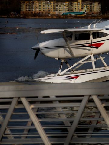 Cessna Skylane (N9681F)