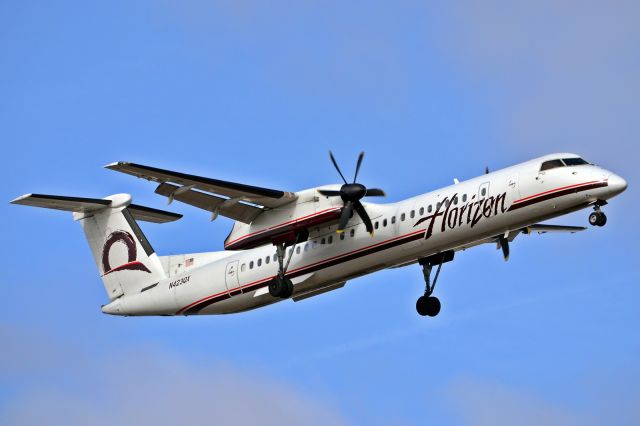 de Havilland Dash 8-400 (N423QX)