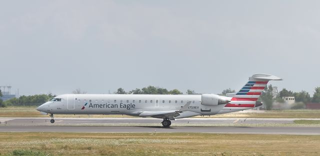 Canadair Regional Jet CRJ-700 (N759EV) - ***Please select FULL under the image to see the correct resolution*** Landing on 05 at YYZ from ORD on August 13, 2019