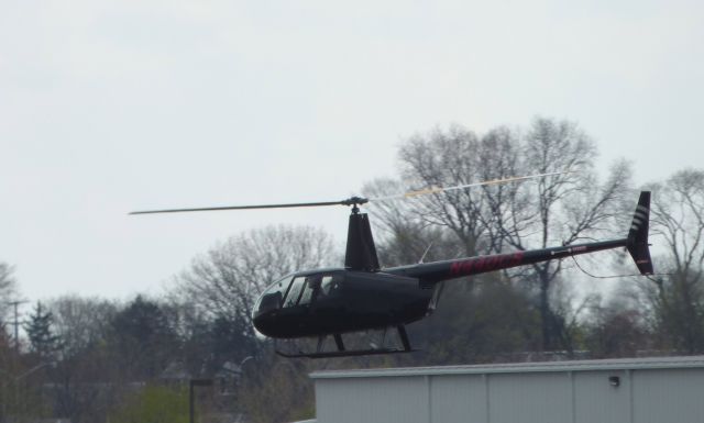 Robinson R-44 (N440CS) - Shown here shortly after liftoff is a Robinson Clipper helo in the Spring of 2016.