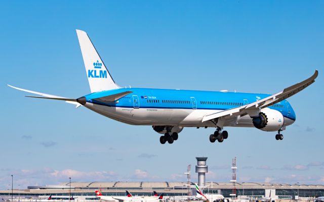 BOEING 787-10 Dreamliner (PH-BKM)