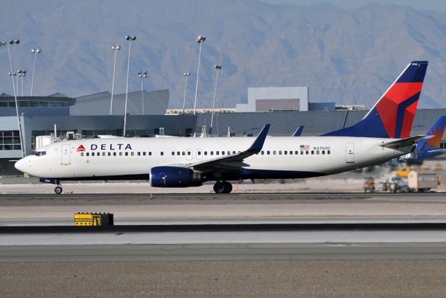 Boeing 737-800 (N3760C)