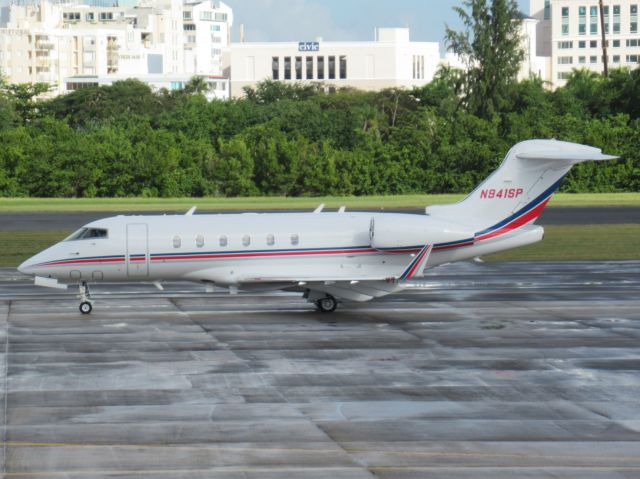 Bombardier Challenger 300 (N941SP)