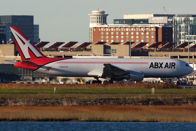 BOEING 767-300 (N362CM)