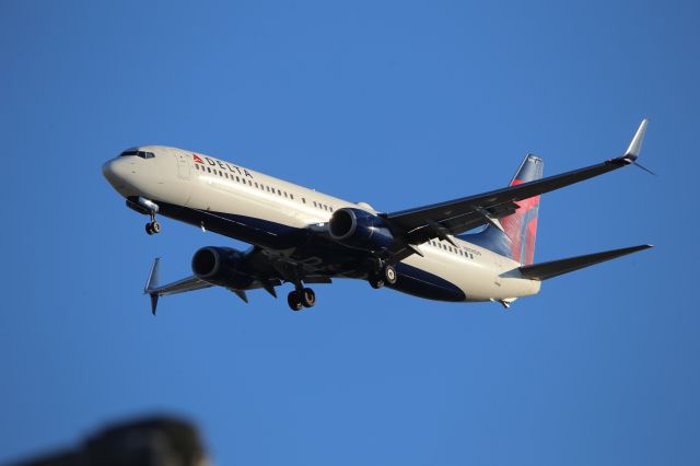 Boeing 737-900 (N898DN)