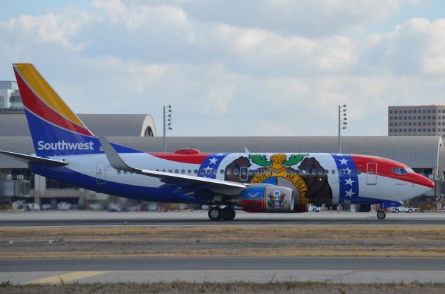 Boeing 737-700 (N280WN) - "Missouri One" rolling down runway 20R.