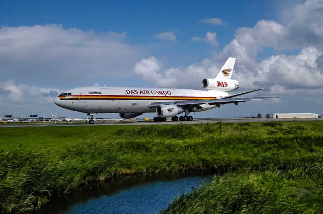 McDonnell Douglas DC-10 (5X-JCR) - 2002