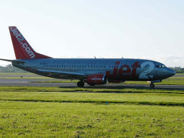 BOEING 737-300 (G-CELV)