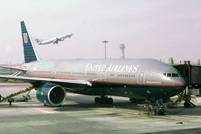 Boeing 777-200 (N222UA) - Flight UA 888 about to load ay Beijing outbound to SFO. This was my ride home.