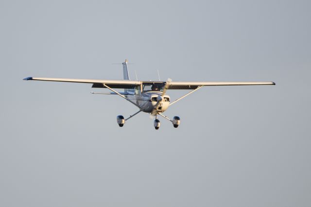 Cessna Commuter (N10380)