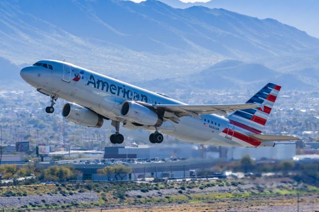 Airbus A320 (N680AW) - An American Airlines A320 taking off from PHX on 2/12/23 during the Super Bowl rush. Taken with a Canon R7 and Canon EF 100-400 II L lens.