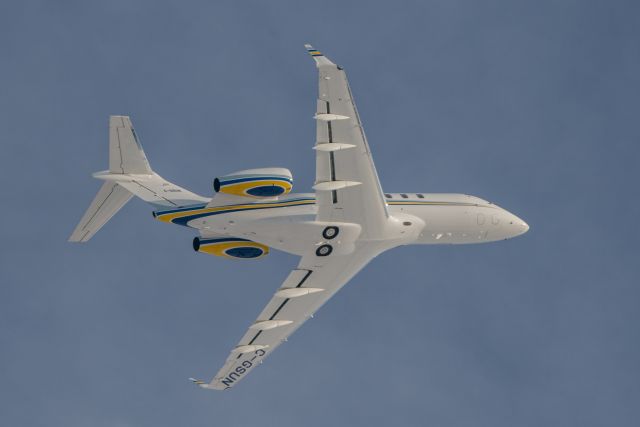 Bombardier Challenger 300 (C-GSUN)