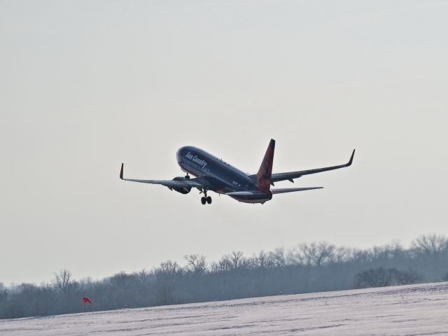 Boeing 737-800 (N816SY)