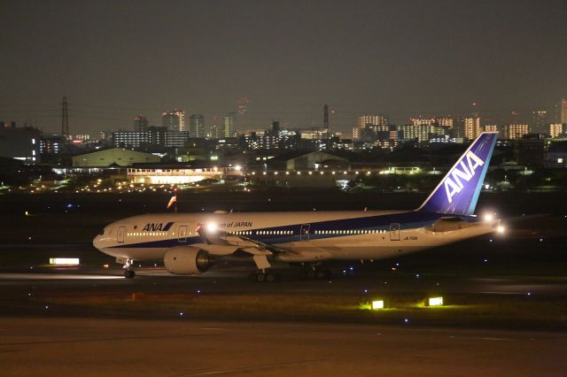 Boeing 777-200 (JA713A) - 05 November 2016:ITM-HND.