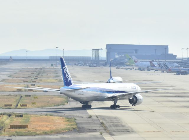 BOEING 777-300ER (JA781A)