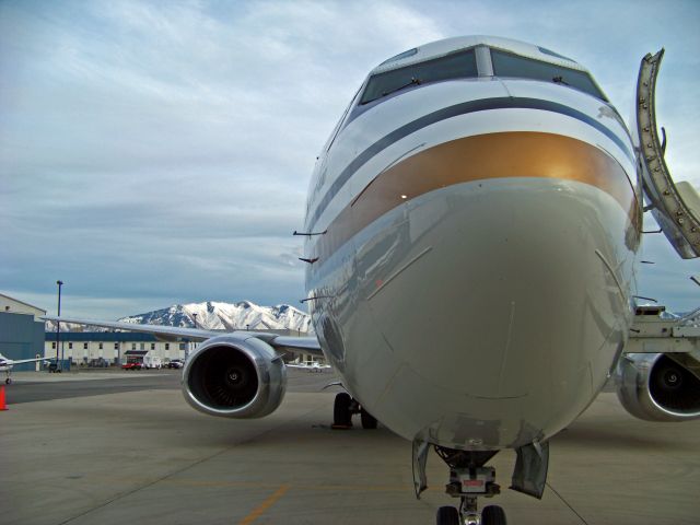 BOEING 737-400 (C-FLEJ)