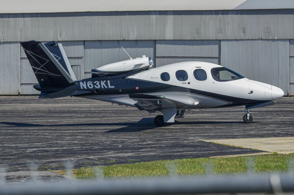 Cirrus Vision SF50 (N63KL)
