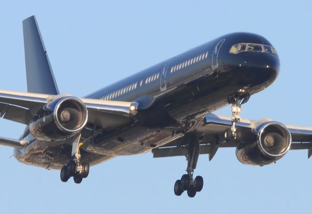 Boeing 757-200 (G-TCSX) - 02/08/2015br /Landing 07 from Montrealbr /PSG Team