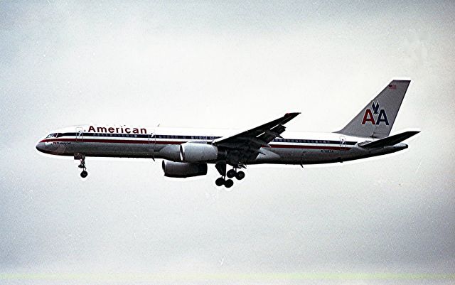 Boeing 757-200 (N7667A)