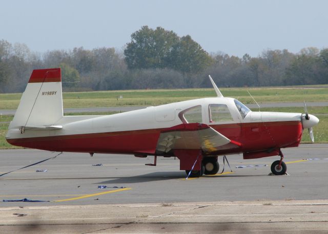 Mooney M-20 (N1989Y) - Parked on the ramp at Downtown Shreveport.