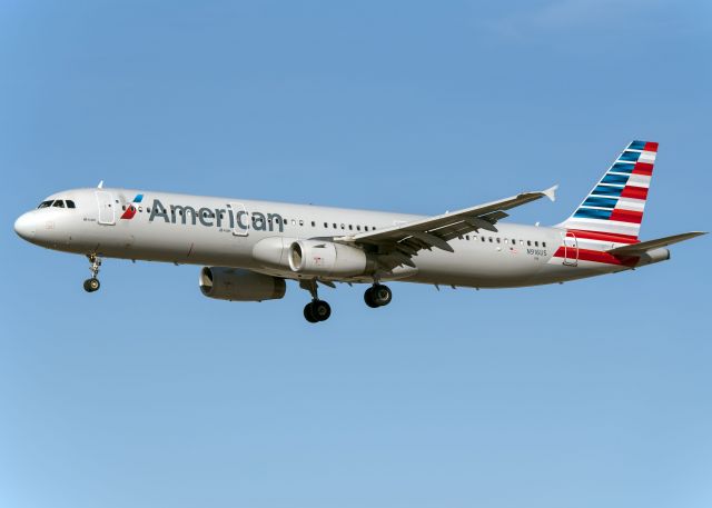Airbus A321 (N916US)