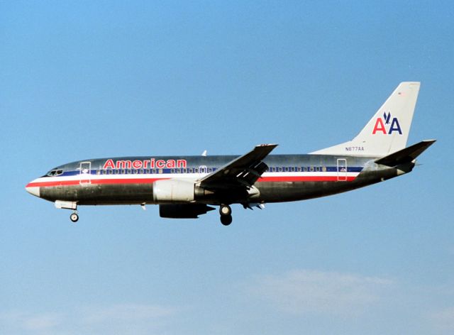BOEING 737-300 (N677AA) - 1988 photo of a AA 737-300 landing at KSJC onto 30L...this jet was formerly N303AC, then to American from the AirCal/AA merger and now flies with Southwest as N677AA...c/n23289/1182. Now stored or scrapped.