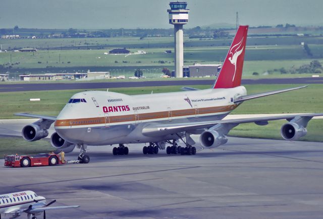 Boeing 747-200 (VH-EBP) - QANTAS - BOEING 747-238B - REG : VH-EBP (CN 21658/341) - TULLAMARINE INTERNATIONAL AIRPORT MELBOURNE VIC. AUSTRALIA - YMML 25/10/1980