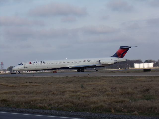 McDonnell Douglas MD-88 (N915DL)