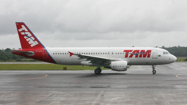 Airbus A320 (PR-MYQ)