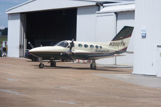 Cessna 421 (N200TN)