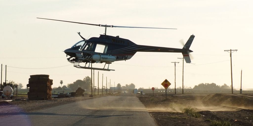 Cessna Skyhawk (N111PM) - BELL AG SPRAYER RE LOADING